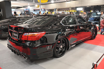 WALD International Lexus LS600hL.jpg